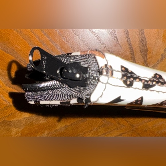 Harrods of London Bow Pattern Wallet - Picture 6 of 6